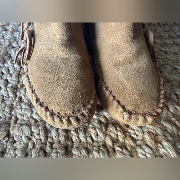 Minnetonka womens Size 9Dusty Brown Willow Ankle Boots w Side Fringe boho wester - Picture 3 of 8